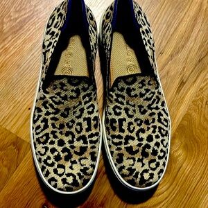 very comfortable shoes. Vibrant cheetah print